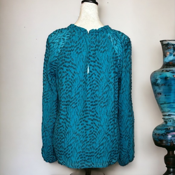 Lilly Pulitzer Caline Teal Bay Silk Swirl Clip Glitter
Color Teal Bay Glitter - Picture 6 of 12